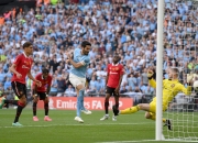 开云足球直播-曼联遭遇惨败，欧冠之路面临挑战