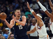 开云体育在线-掘金球员约基奇获得本赛季首个三双，帮助球队取胜