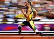 开云体育下载-步行者斩落湖人，库里在焦点战证明自己，双线叙事下的篮球启示