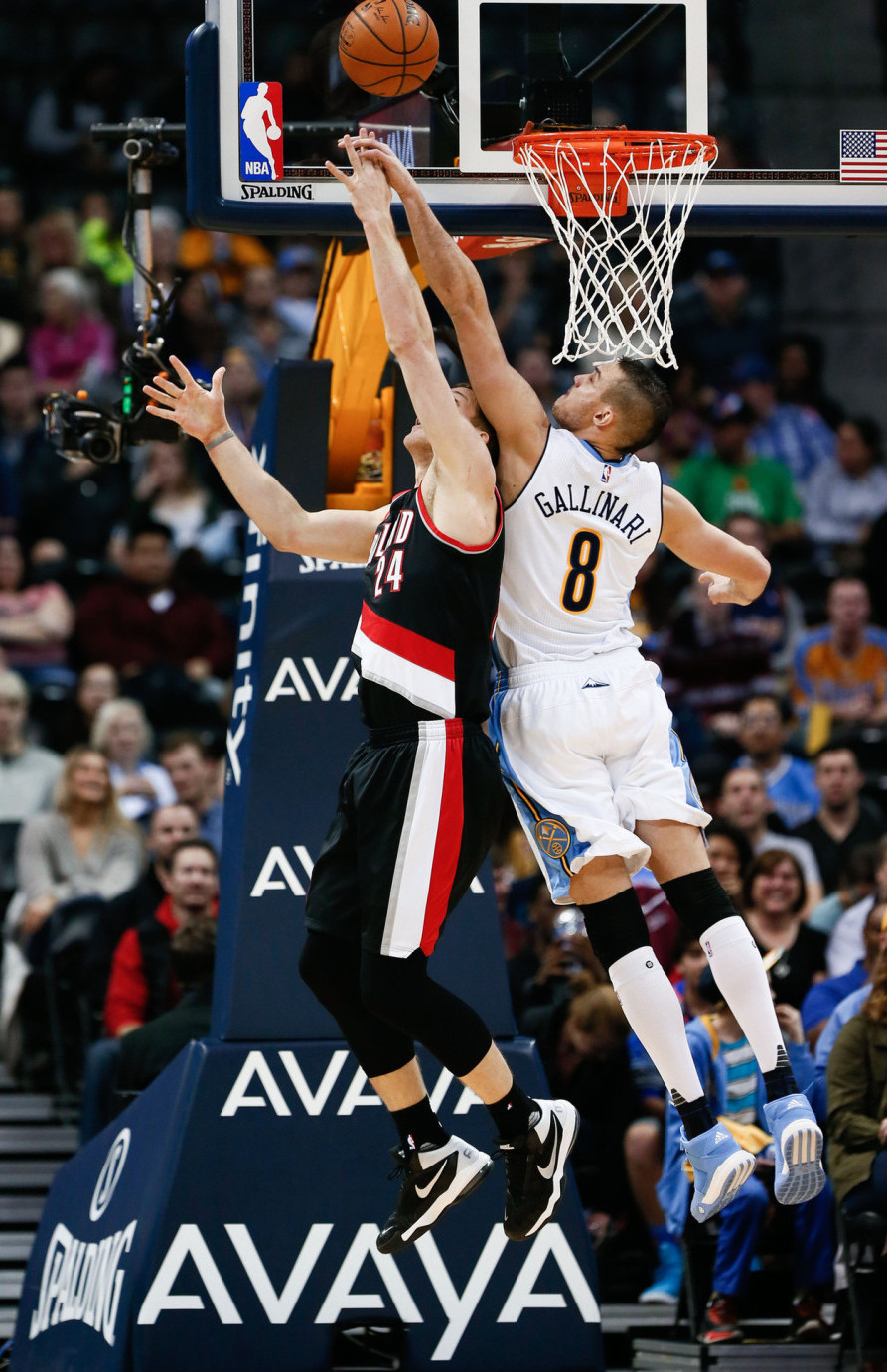 包含勇士B队力克中国男篮，加里纳利惊艳世界的词条