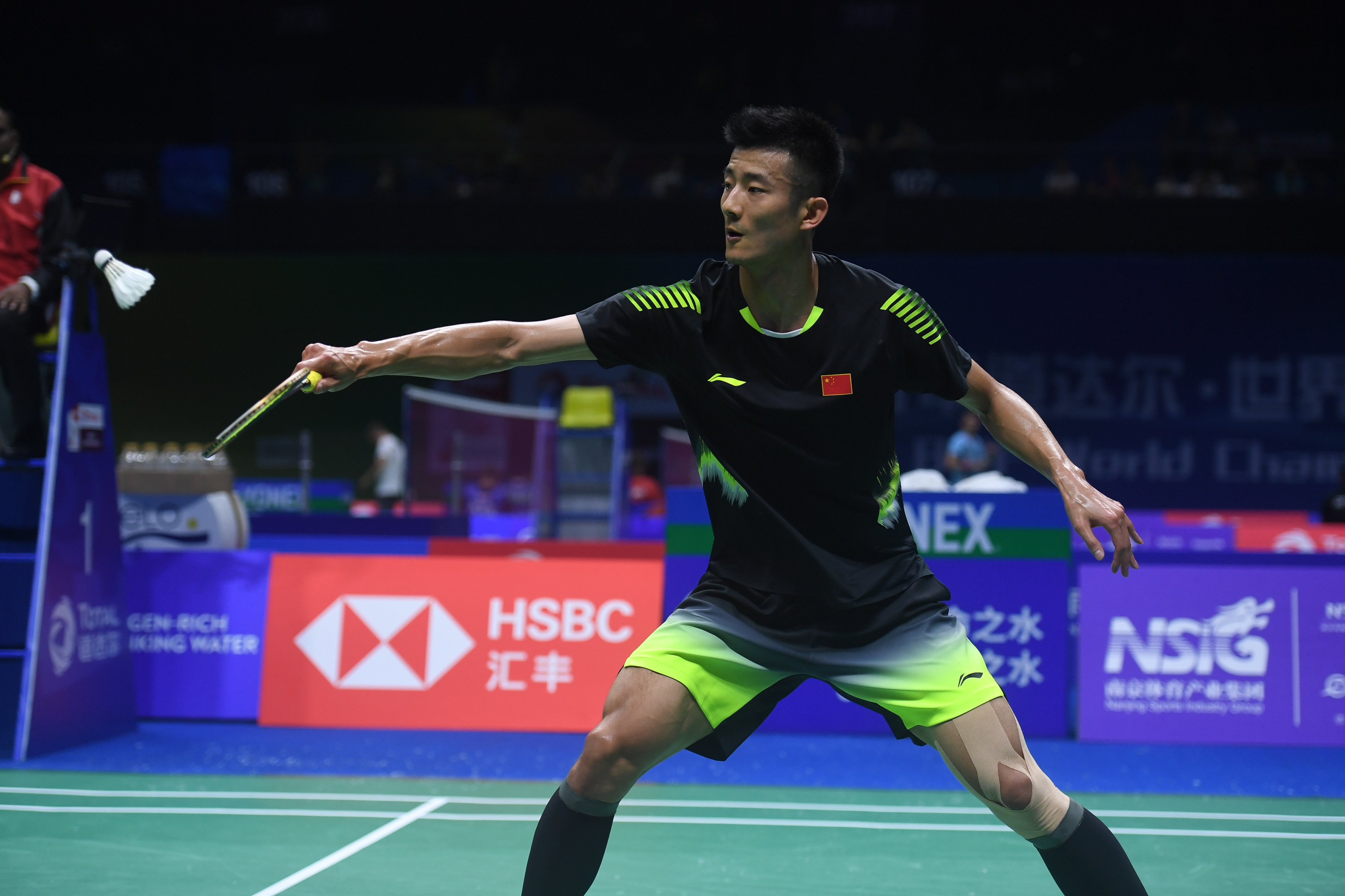 英格兰羽毛球队爆冷马来西亚羽毛球队，谌龙绝境逆转的简单介绍