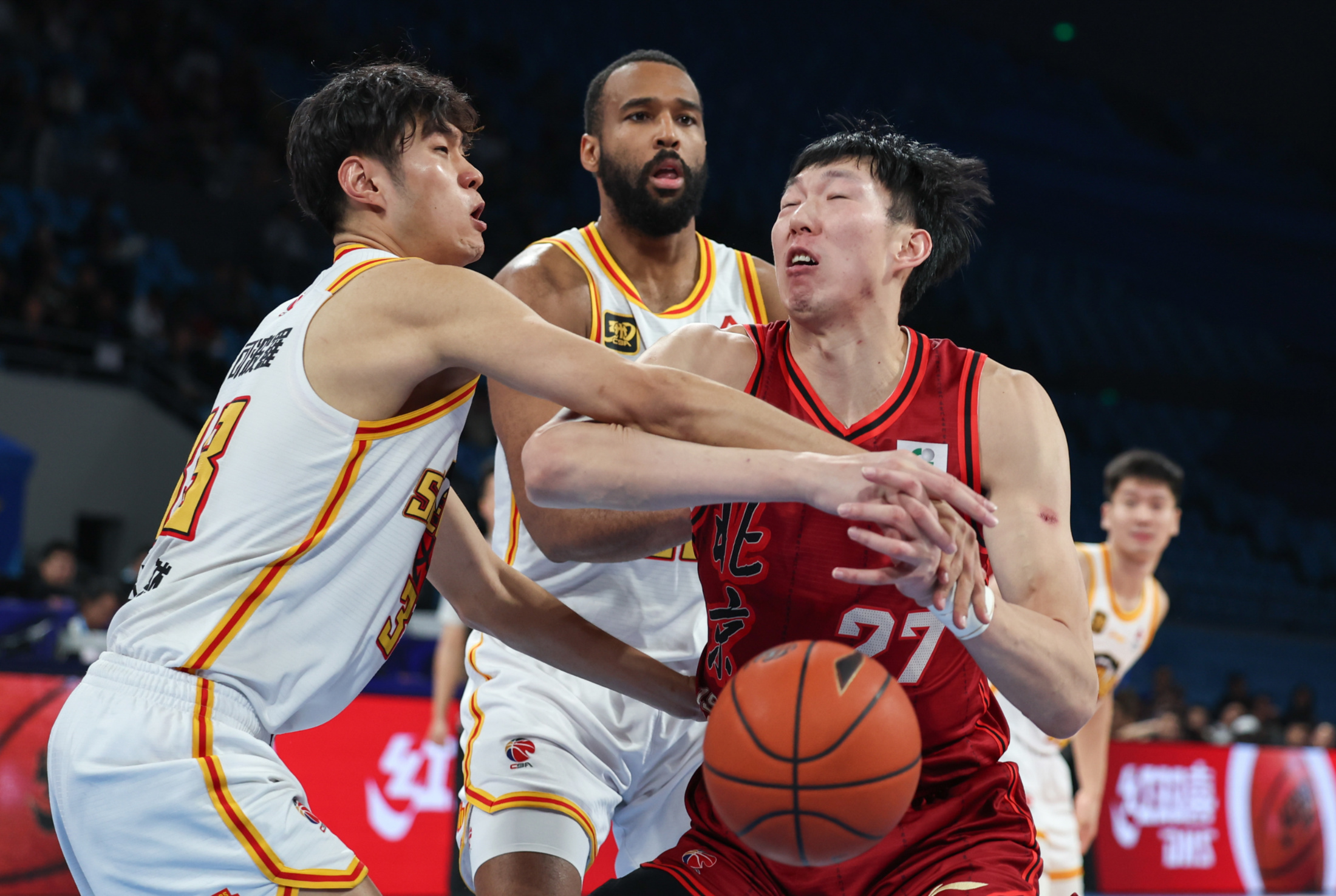 球队内部矛盾激化,队员离队 球队内部矛盾激化,队员离队