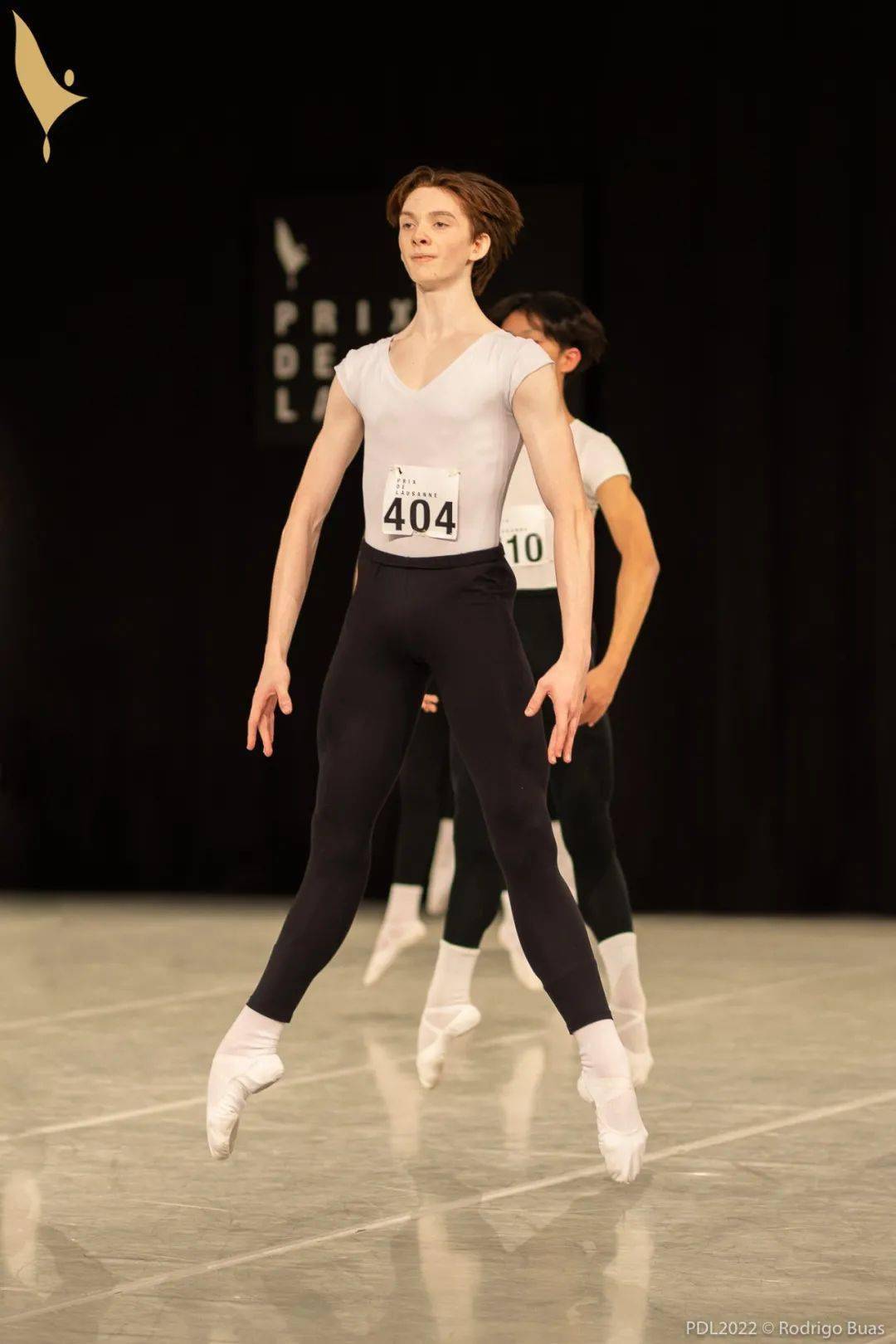 巴雷队在比赛中奋勇拼搏，取得胜利