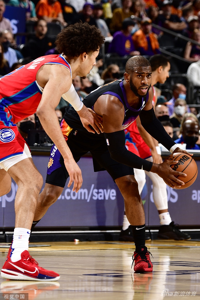 包含人客场战胜活塞取得两连胜，士气大振的词条