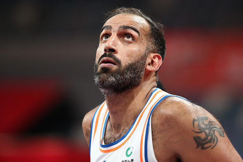 圣埃蒂安球员全力以赴，迎战困难的简单介绍