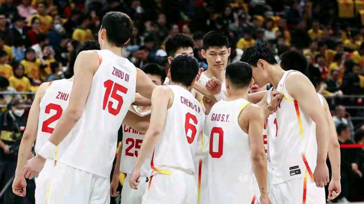 奥运男篮场内激烈较量，硝烟弥漫