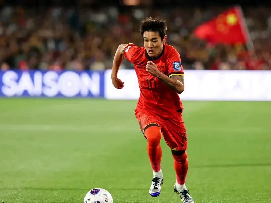 足球联赛中球员神勇表现，精彩比赛令人回味无穷的简单介绍