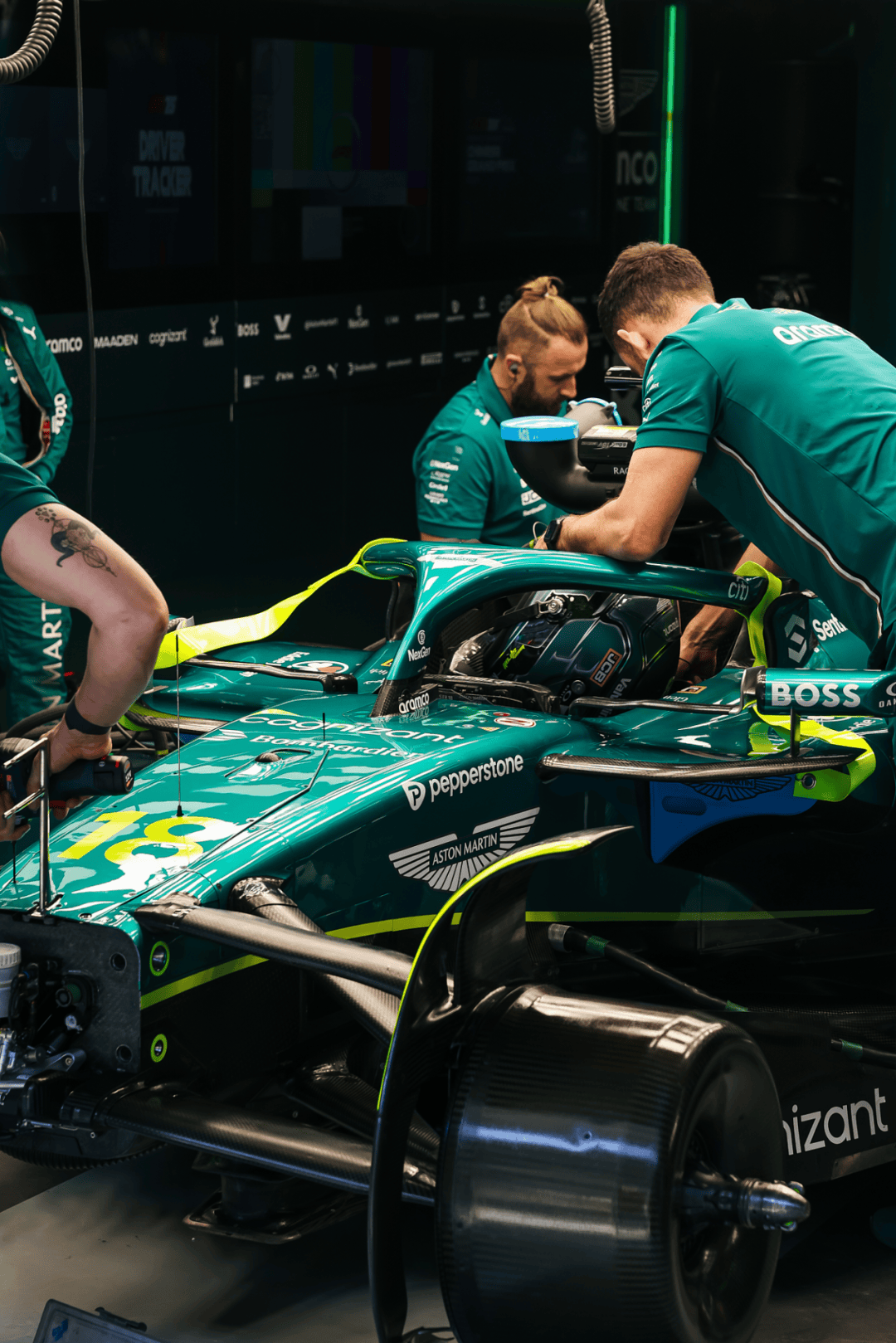 关于阿斯顿马丁完胜雷诺车队,皮亚斯特里状态火热的信息 关于阿斯顿马丁完胜雷诺车队,皮亚斯特里状态火热的信息