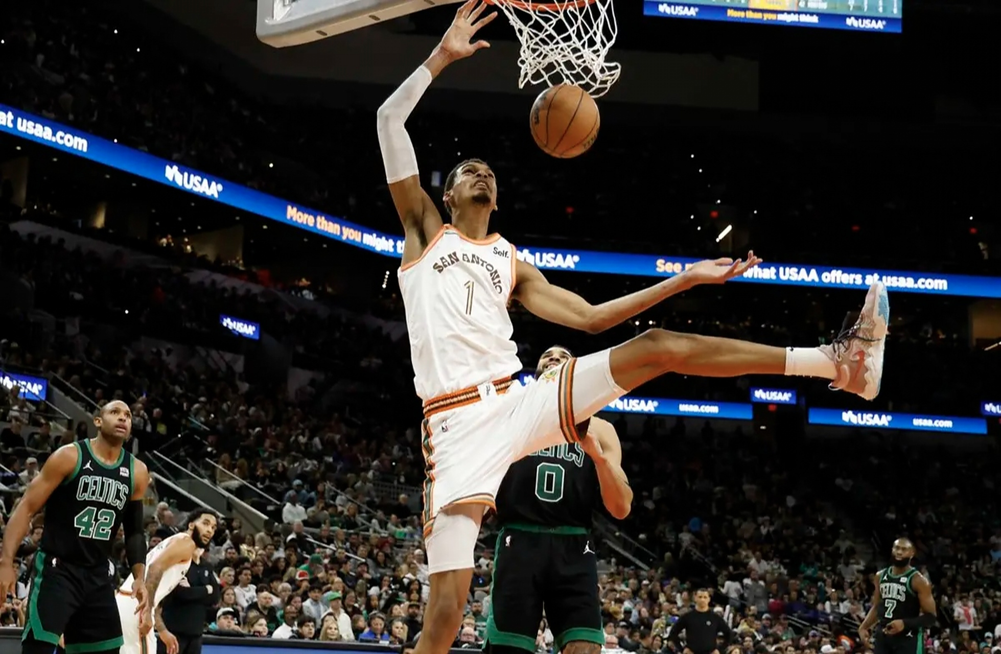 马刺逆转魔术，利拉德点燃赛场