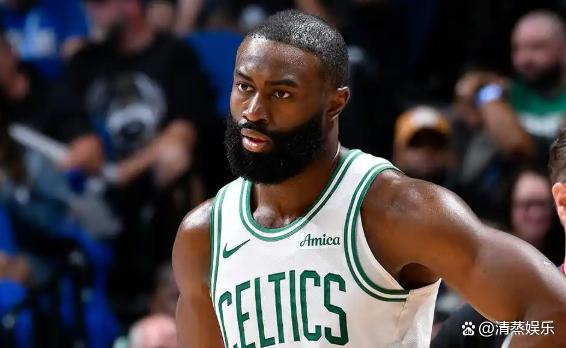 德国男篮爆冷鹈鹕，杰伦·布朗送出助攻的简单介绍