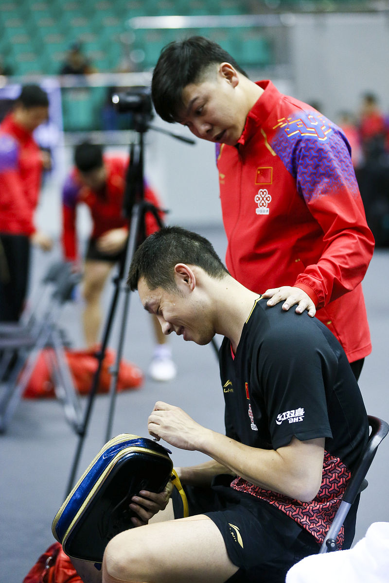 中国队险胜波兰队，许昕带队取胜