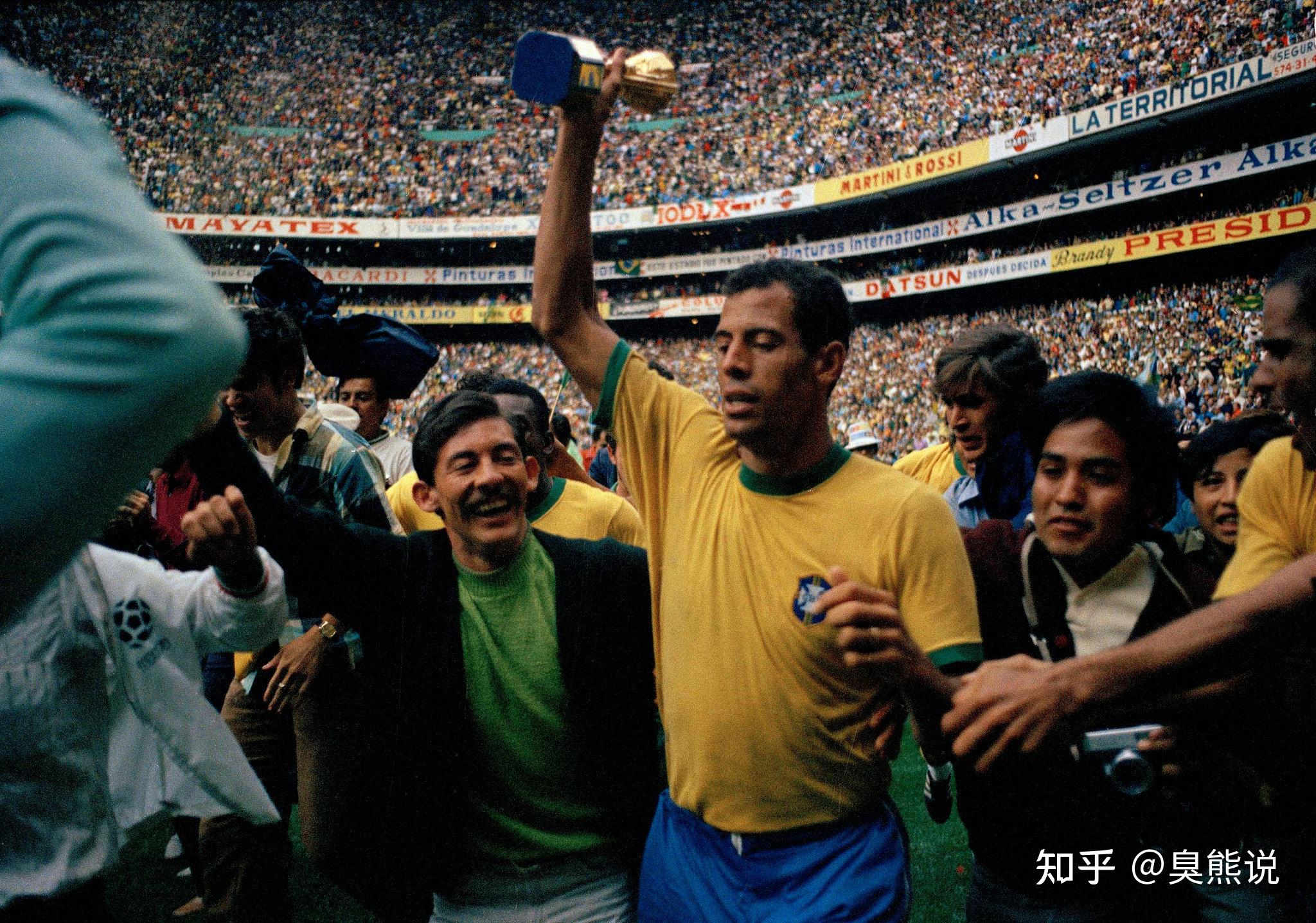 包含巴西队的队长安娜玛丽亚因伤退出世界锦标赛的词条