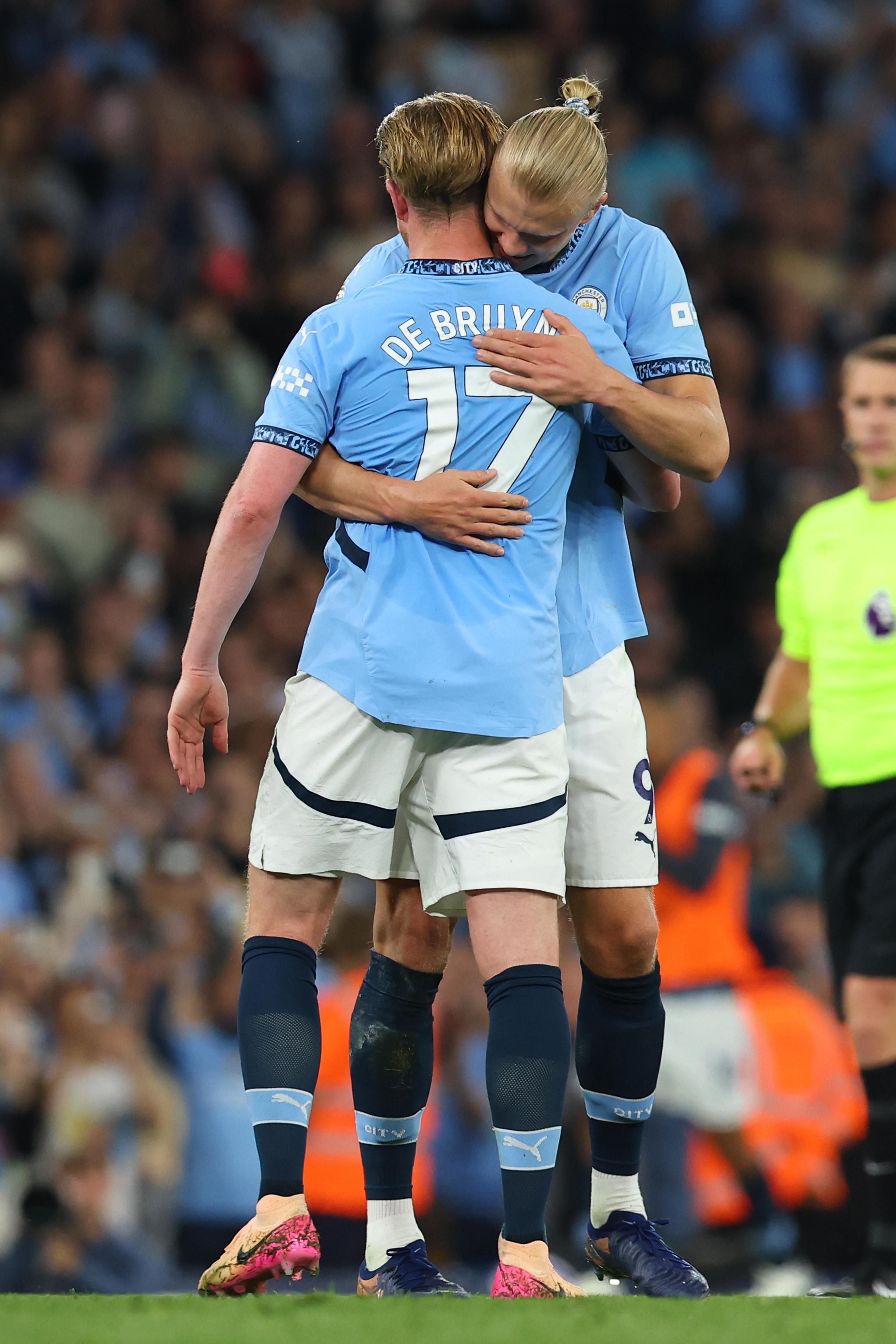 曼城主场轻松击败伯恩茅斯,继续领跑积分榜的简单介绍 曼城主场轻松击败伯恩茅斯,继续领跑积分榜的简单介绍