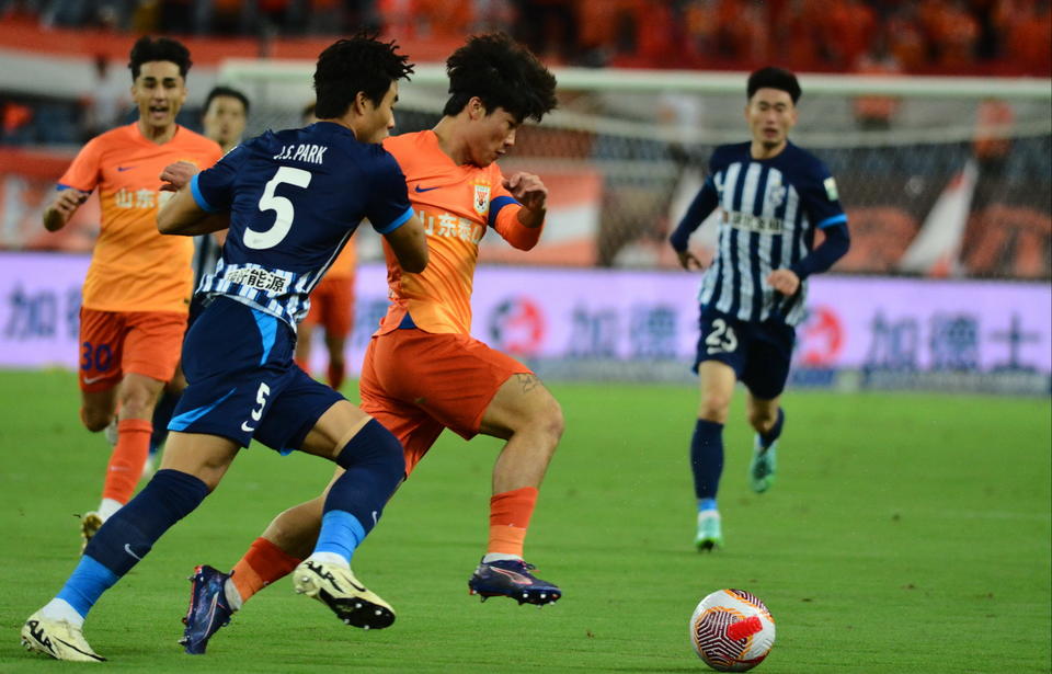 包含武汉队以微弱优势获胜，连胜上！的词条